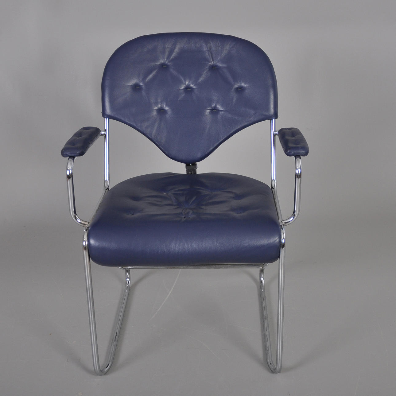 SAM LARSSON. för dux, karmstol "sam".