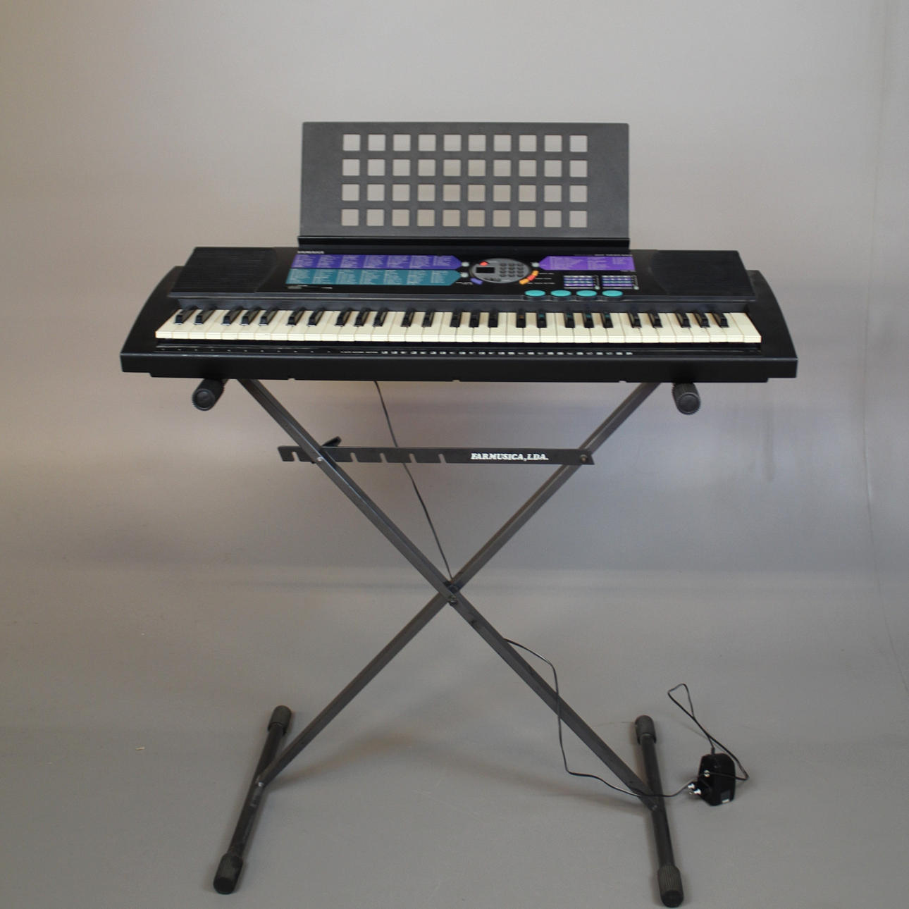 TECLADO YAMAHA PSR-185.