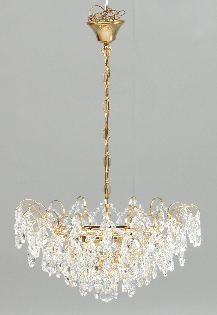 TAKLAMPA, behängd med prismor, 1900/2000-tal.