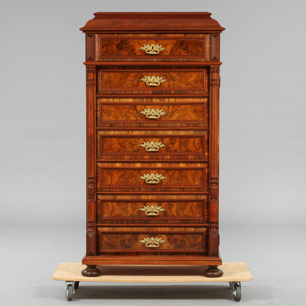 HERRBYRÅ, Nyrenässans, 1800-talets senare hälft.