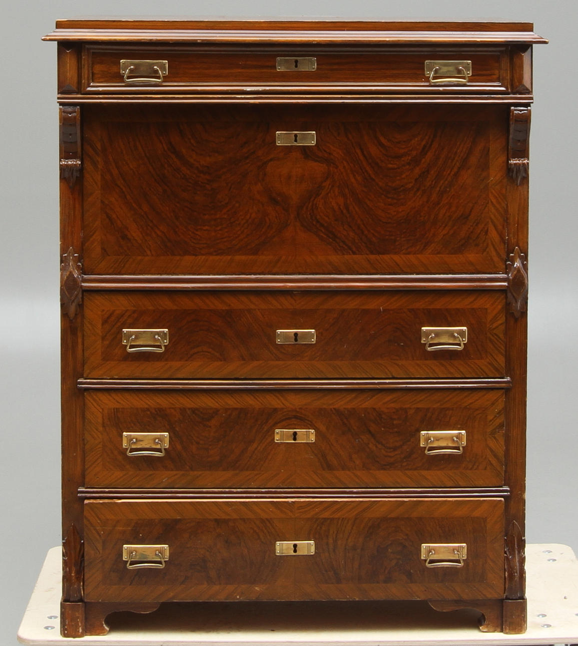 CHIFFONJÉ, nyrenässans, 1800-talets slut.