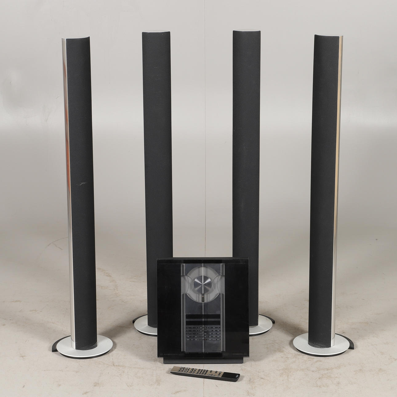 BEOCENTER 2300 WITH 4 SPEAKERS BEOLAB 6000 and remote control.