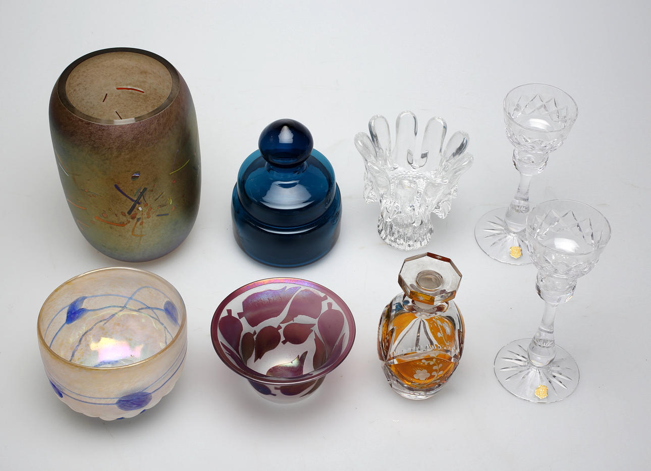 GLASFÖREMÅL, 8 stycken bl.a Boda-Åfors.