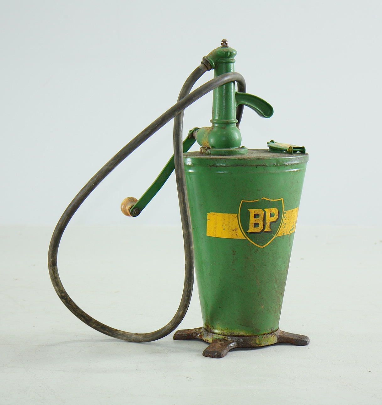 OLJEPUMP, BP, plåt, 1900-tal.