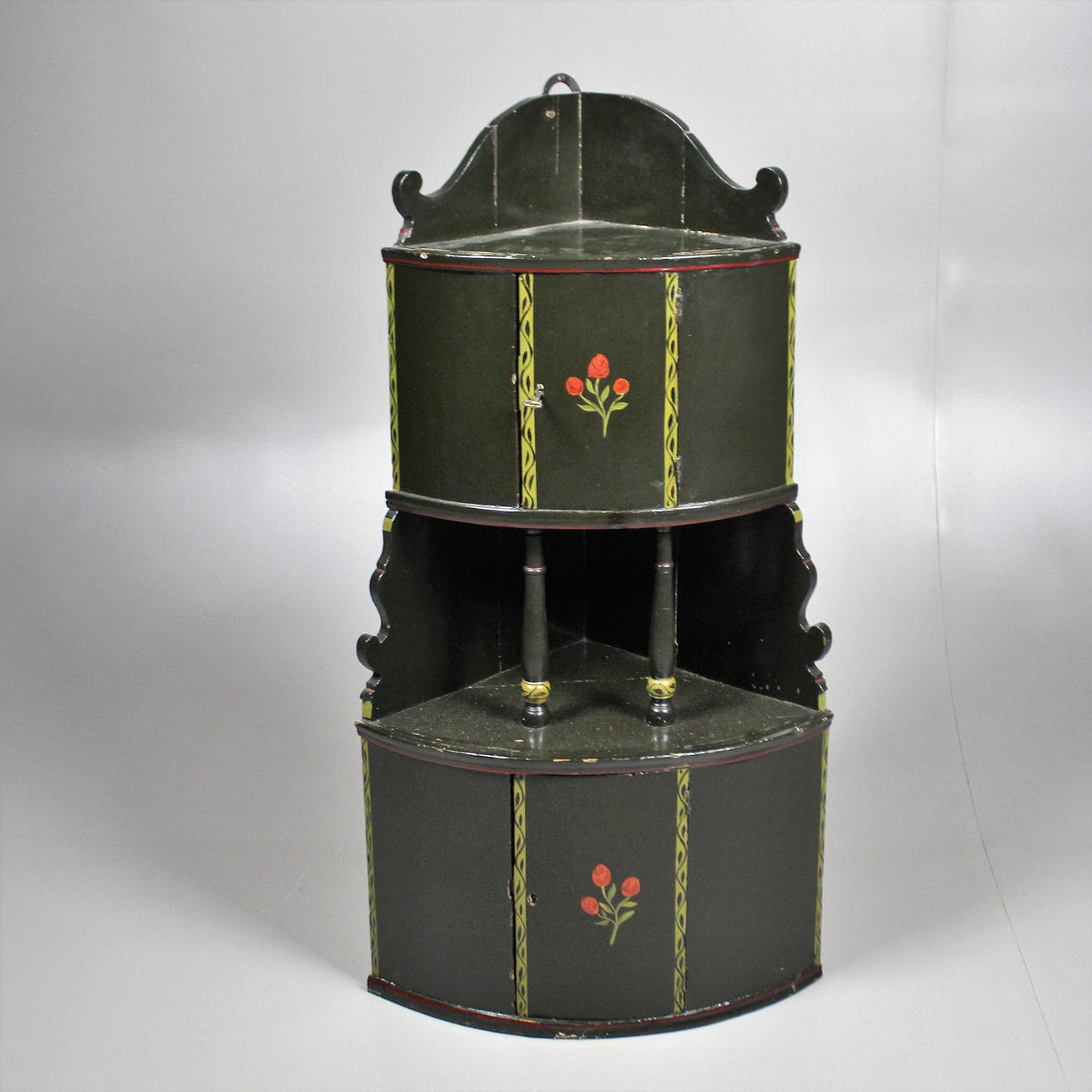 ARMARIO DE ESQUINA/PASAJE, pintado. Folklore.