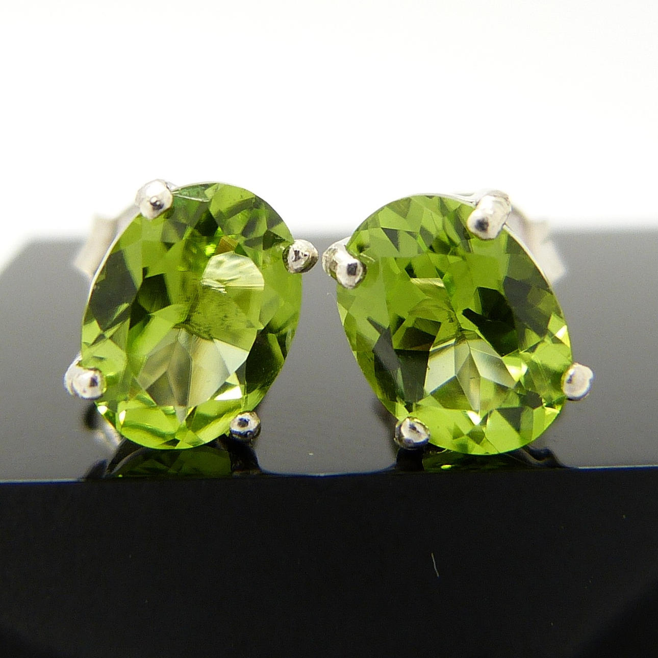 SILVER & PERIDOT NITAR.