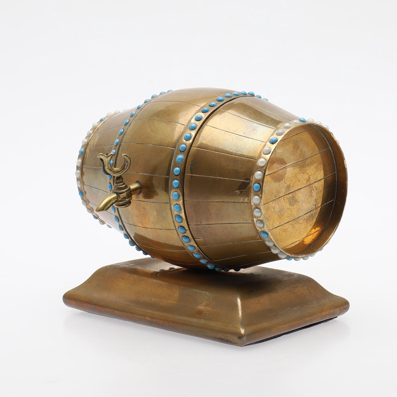 VIINITYYNNIN MUOTOINEN JOHDONPIDIN.