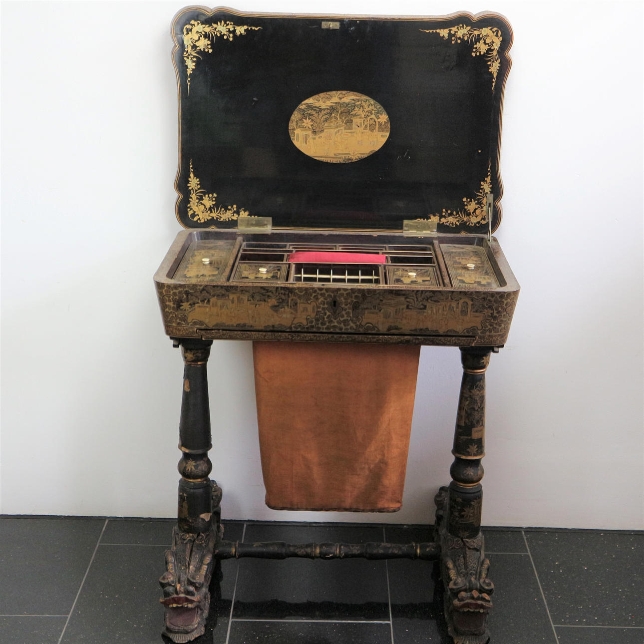 ANTIKT KINESISKT SYBORD.