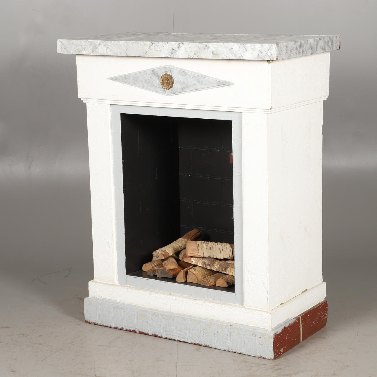 FUSKBRASA, målat trä.