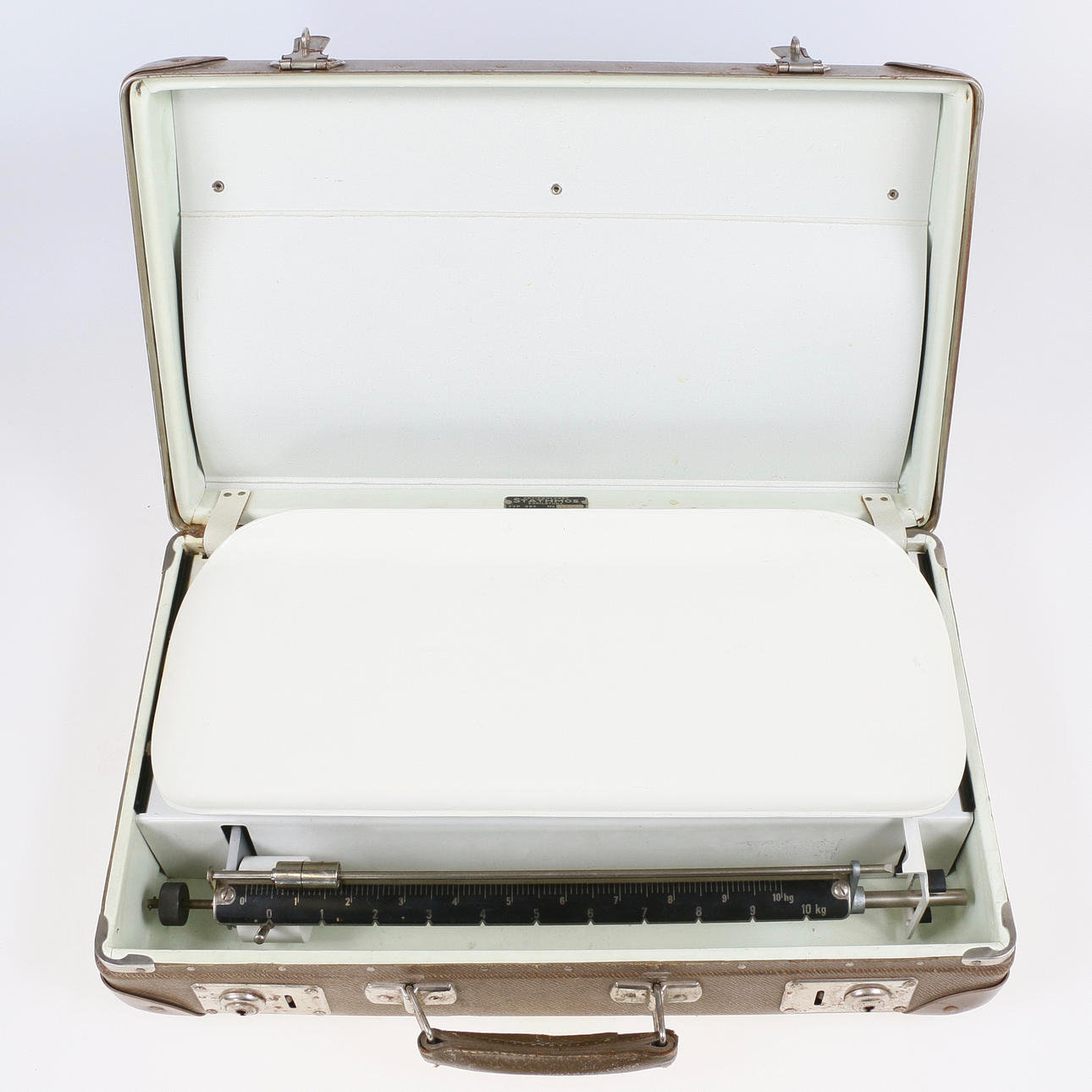 BARNVÅG, samt väska, Stathmos, Eskilstuna.