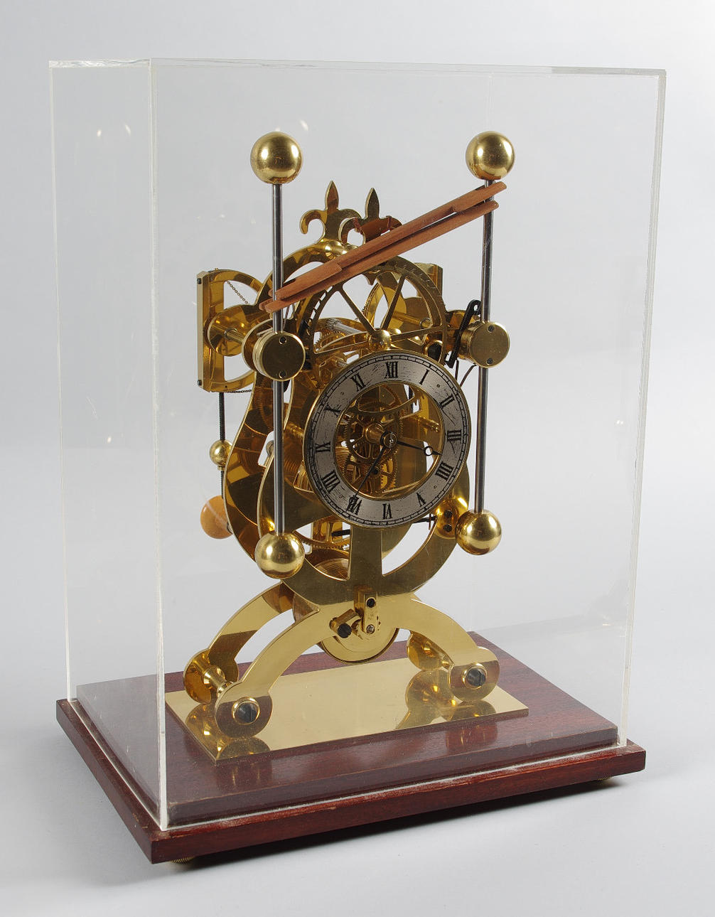 BORDSUR I MONTER, s.k. Skeleton clock, mässing/trä med plastkupa.