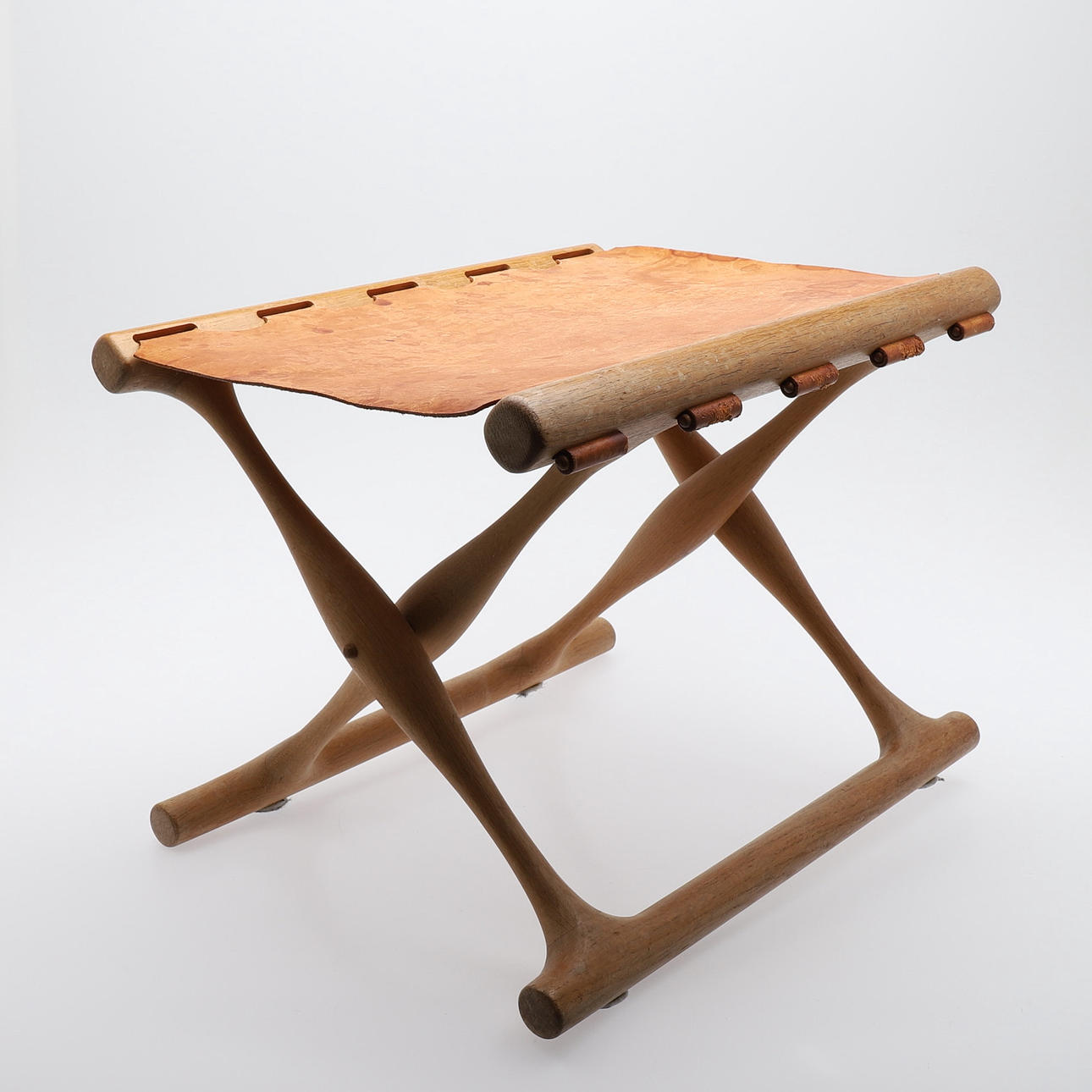 POUL HUNDEVAD. "GULD HØJSTOL", PH43, Taburet.