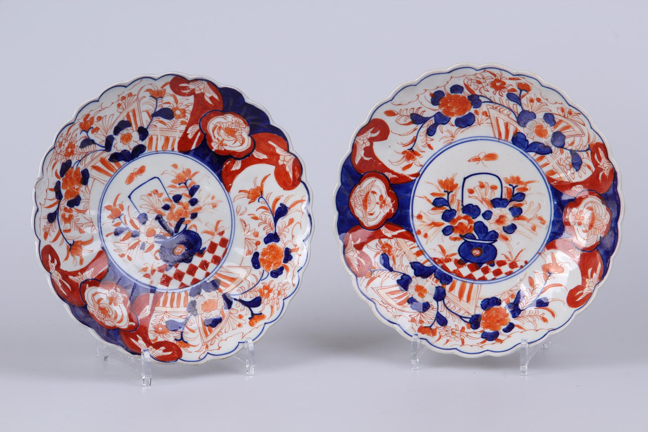 SKÅLFAT, porslin, 2 st, Imari, Japan, 1800-tal.