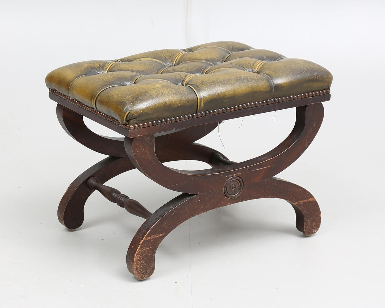 TABURETT, Chesterfieldmodell, 1900-tal.