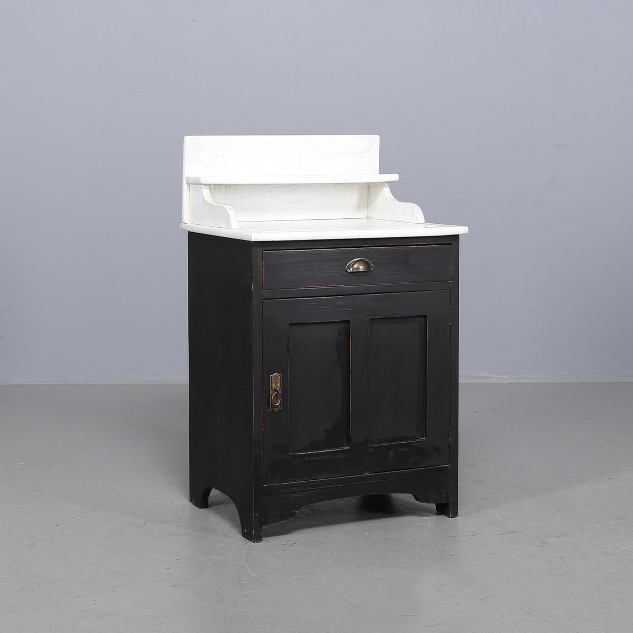 POTTSKÅP, skiva av marmor, 1900-tal.