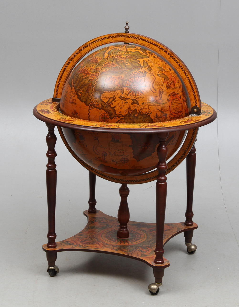 BARSKÅP, i form av jordglob, 1900-talets slut.