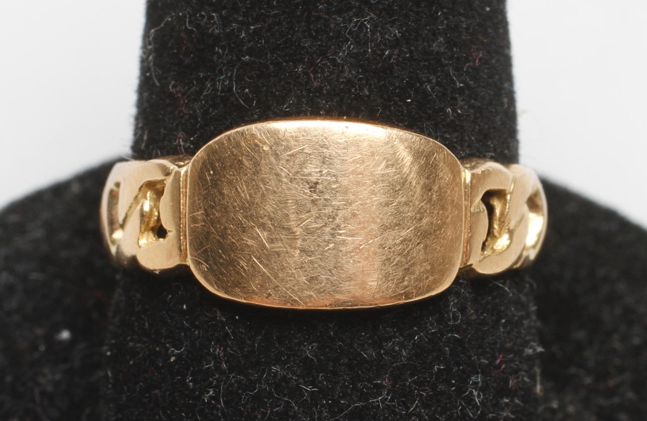 RING, 18k guld, vikt ca 6,3 gr.