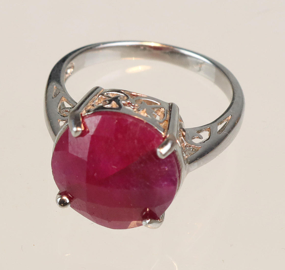 925 SILVER RUBIN RING.