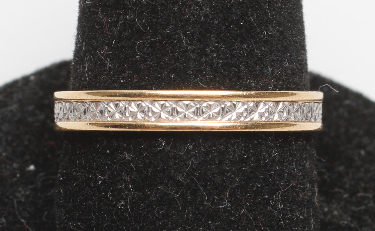 RING, 18k guld, vikt ca 2,8 gr.