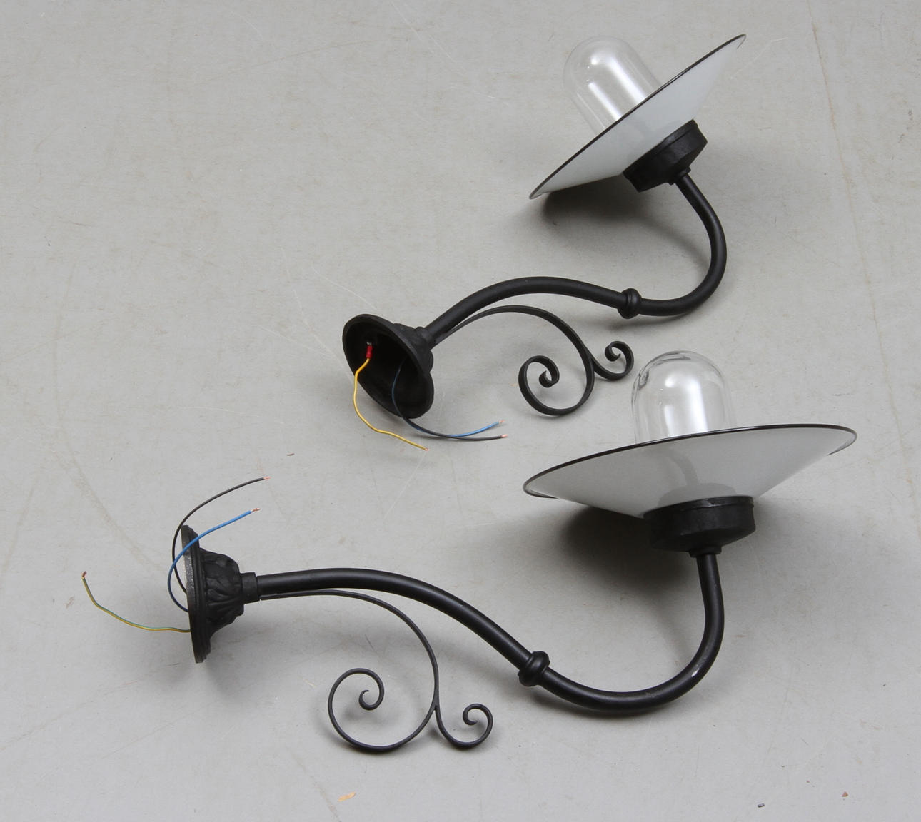 VÄGGARMATURER, för utomhusbruk, smide.