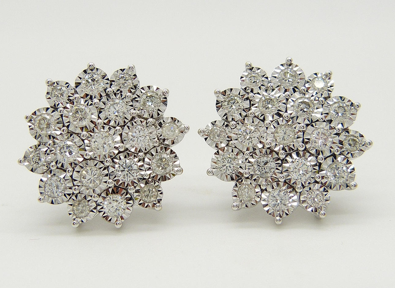 2.00CT DIAMOND KLUSTER STUD ÖRHÄNGEN.