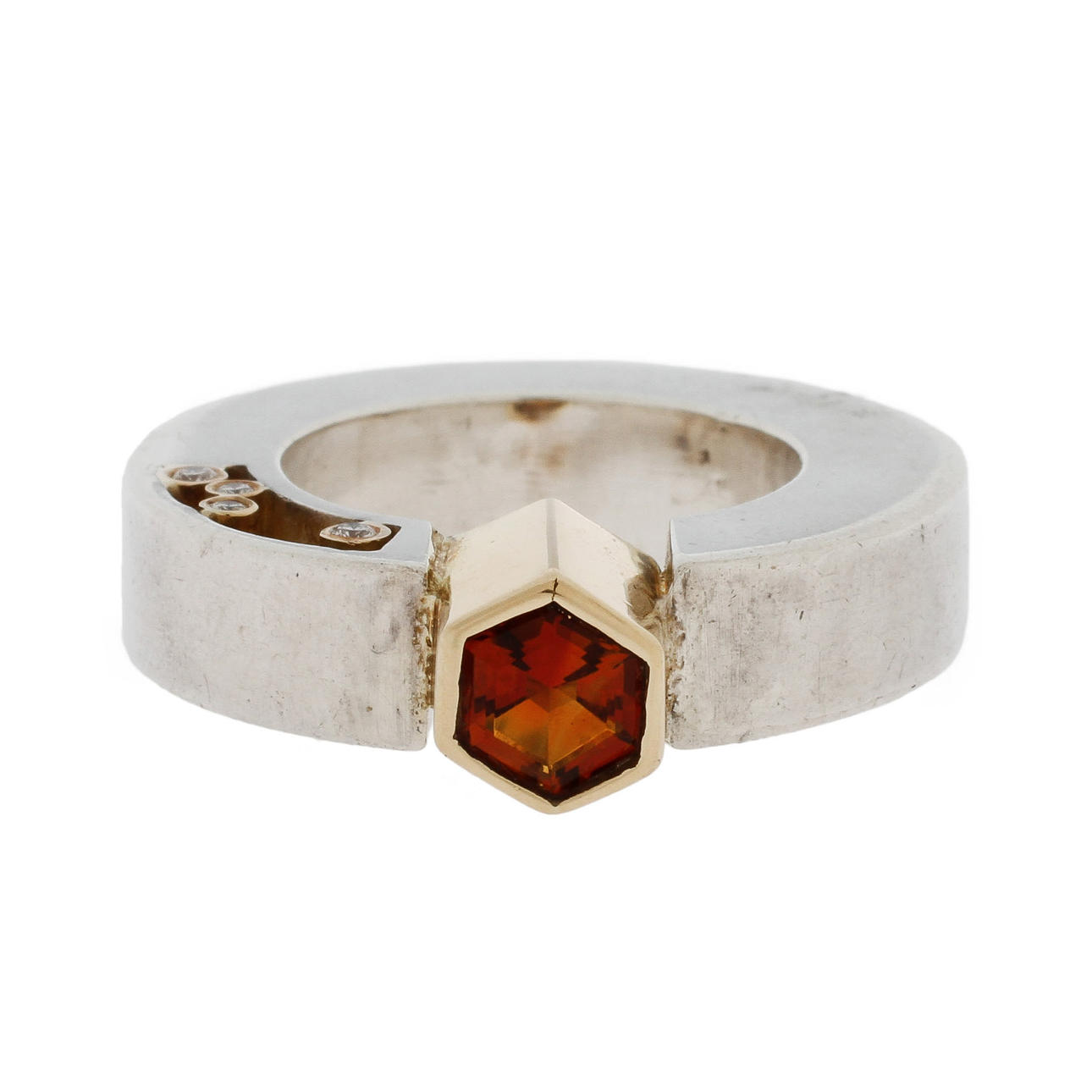 RING, 18k rödguld och silver med hessonit-granat och 8 diamanter, totalt 0,06ct. 27,6g.