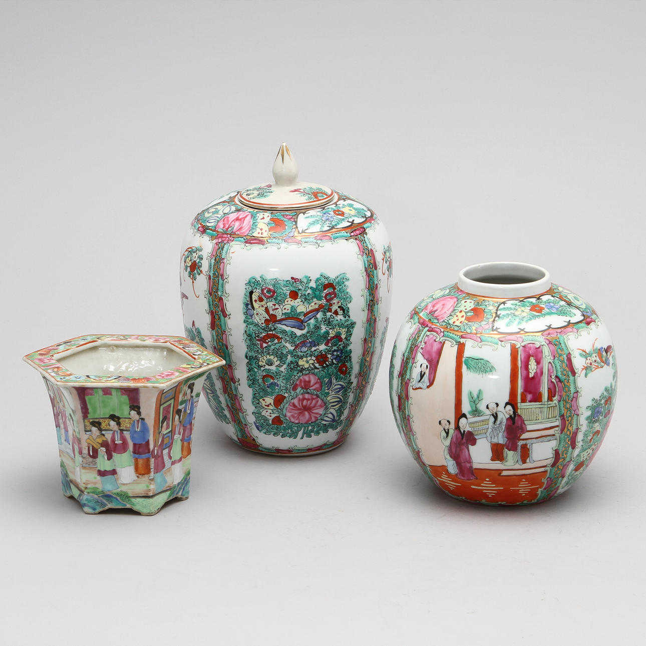 LOCKURNA, BOJAN samt YTTERFODER, porslin, Kina, Kanton, 1800-tal resp 1900-tal.