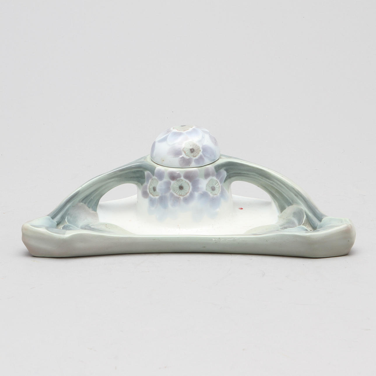 BLÄCKSTÄLL, porslin. Rörstrand jugend, 1900-talets början.