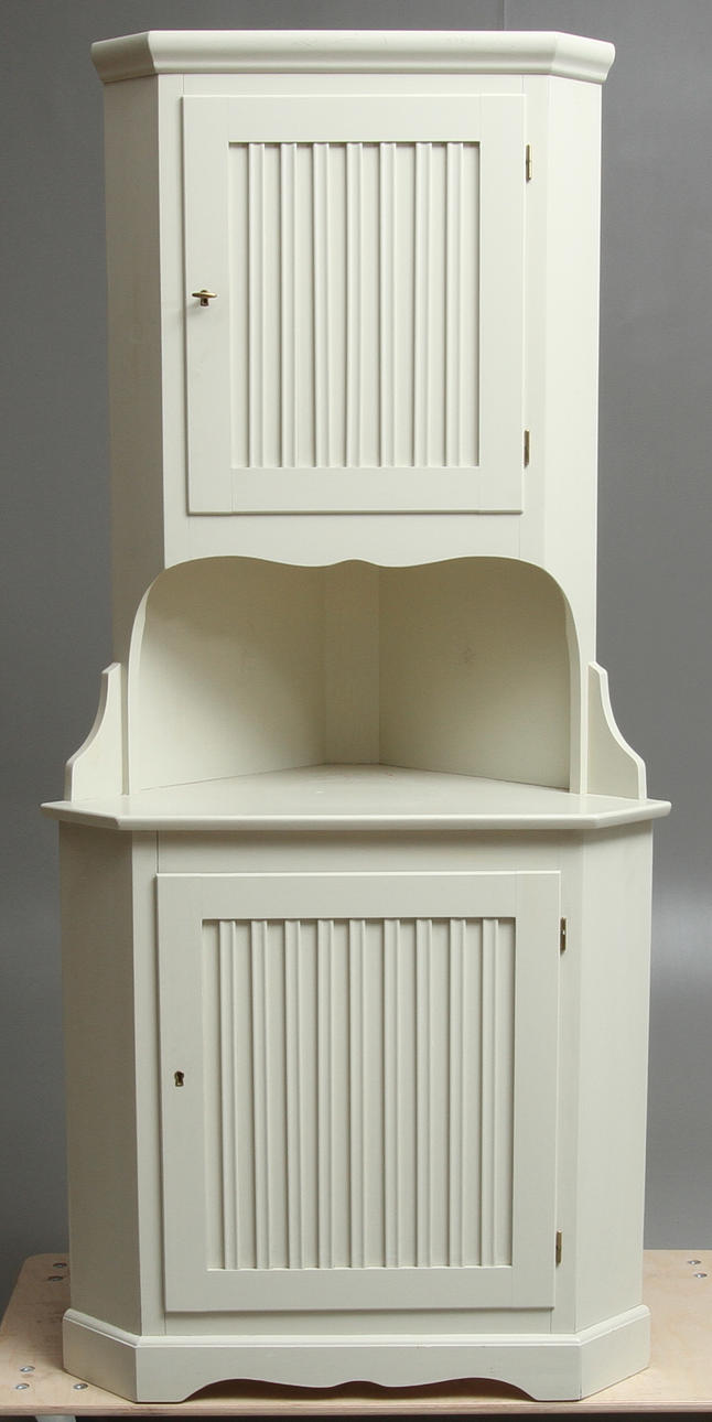 HÖRNSKÅP, 1900-tal.