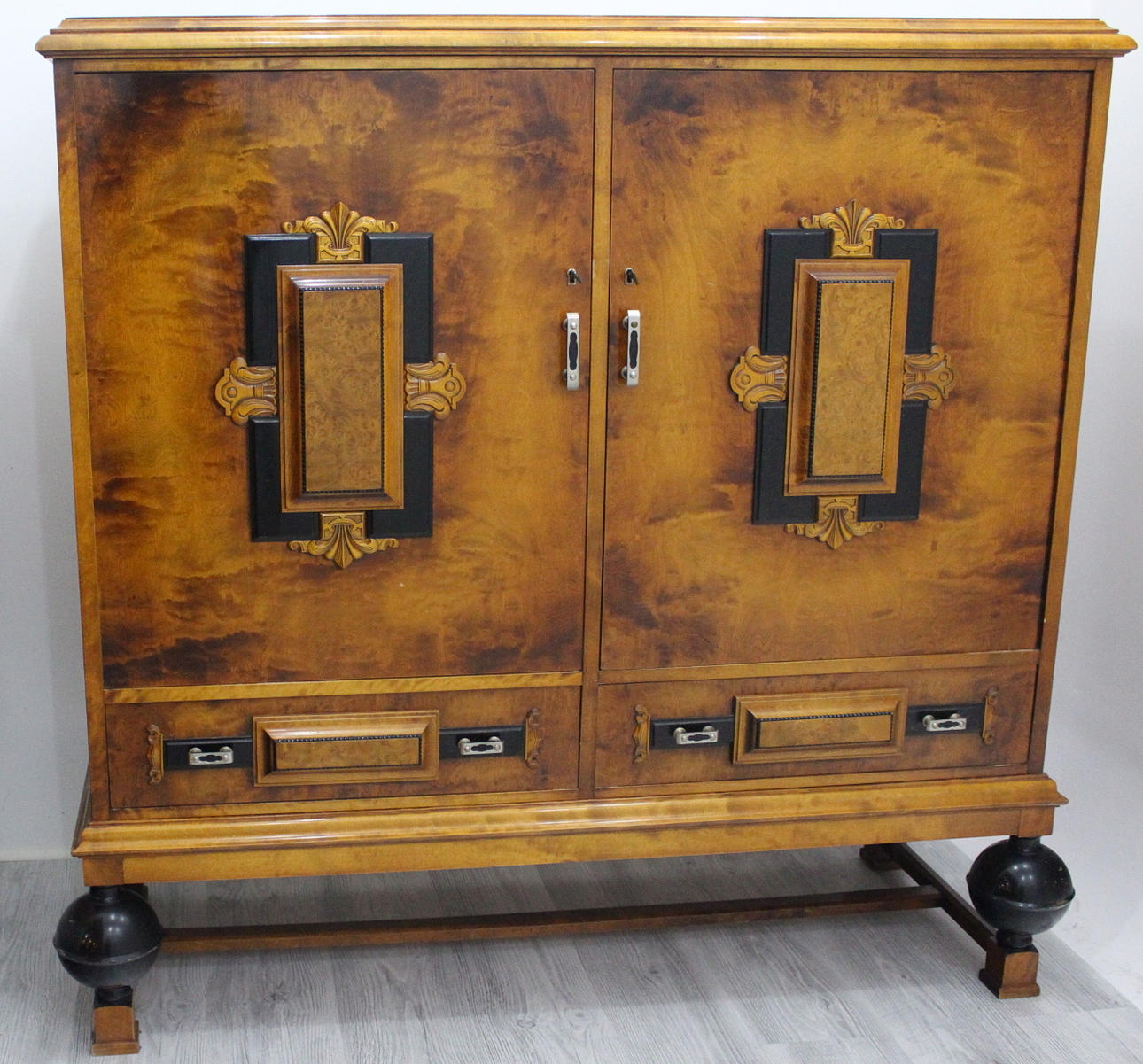 SKÅP Art Deco 1900-talets första hälft.