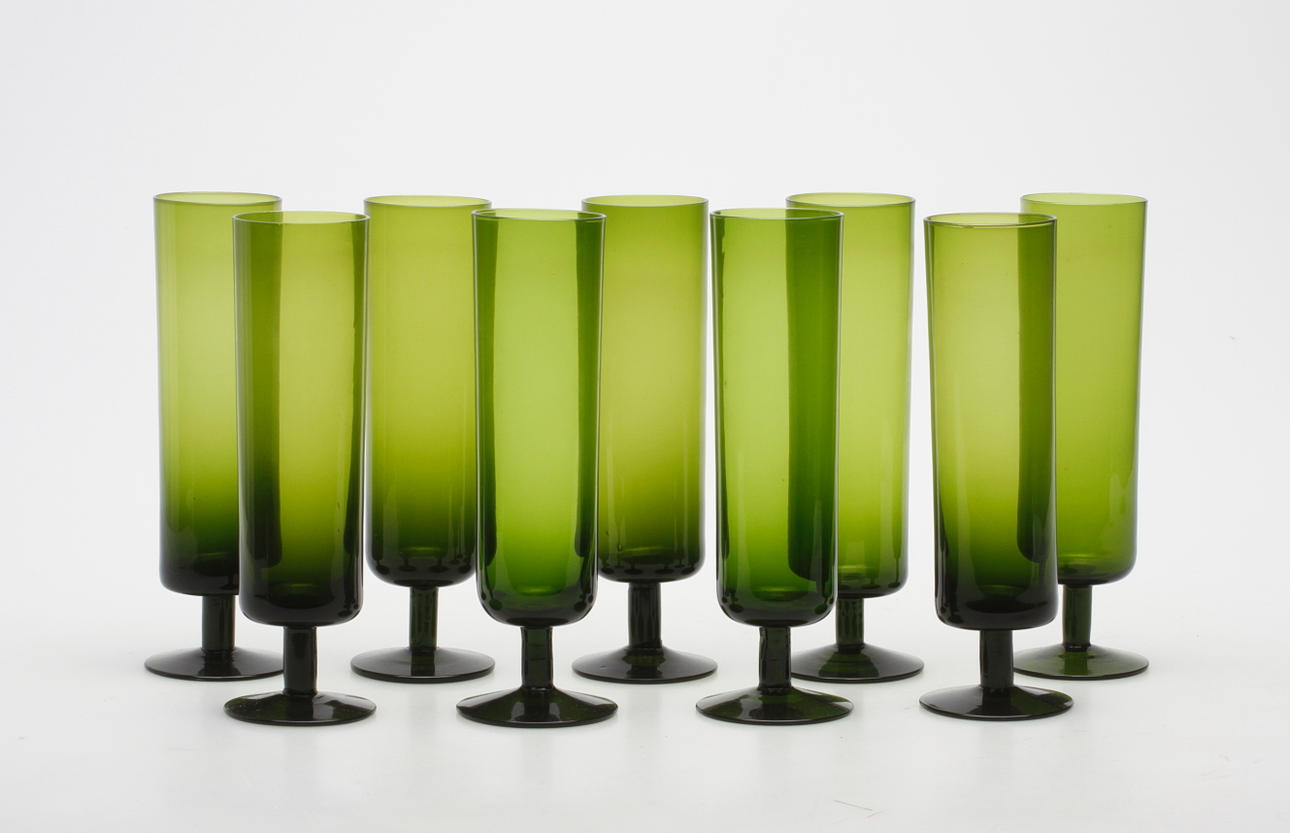 CHAMPAGNEGLAS, 9 st, grönt glas, 1900-tal.