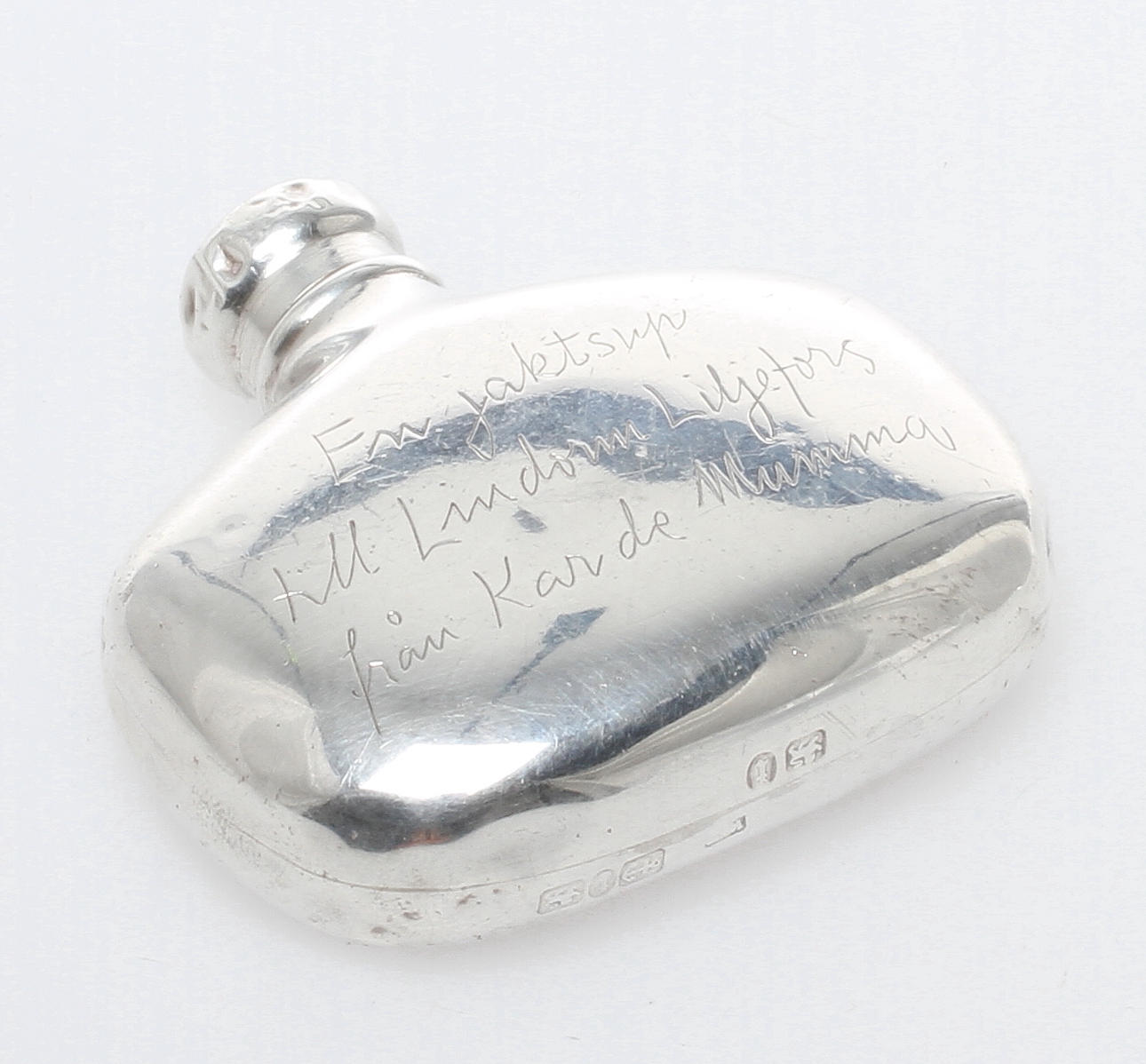 PLUNTA, silver, med inskription "En jaktsup till Lindorm Liljefors från Kar de Mumma".