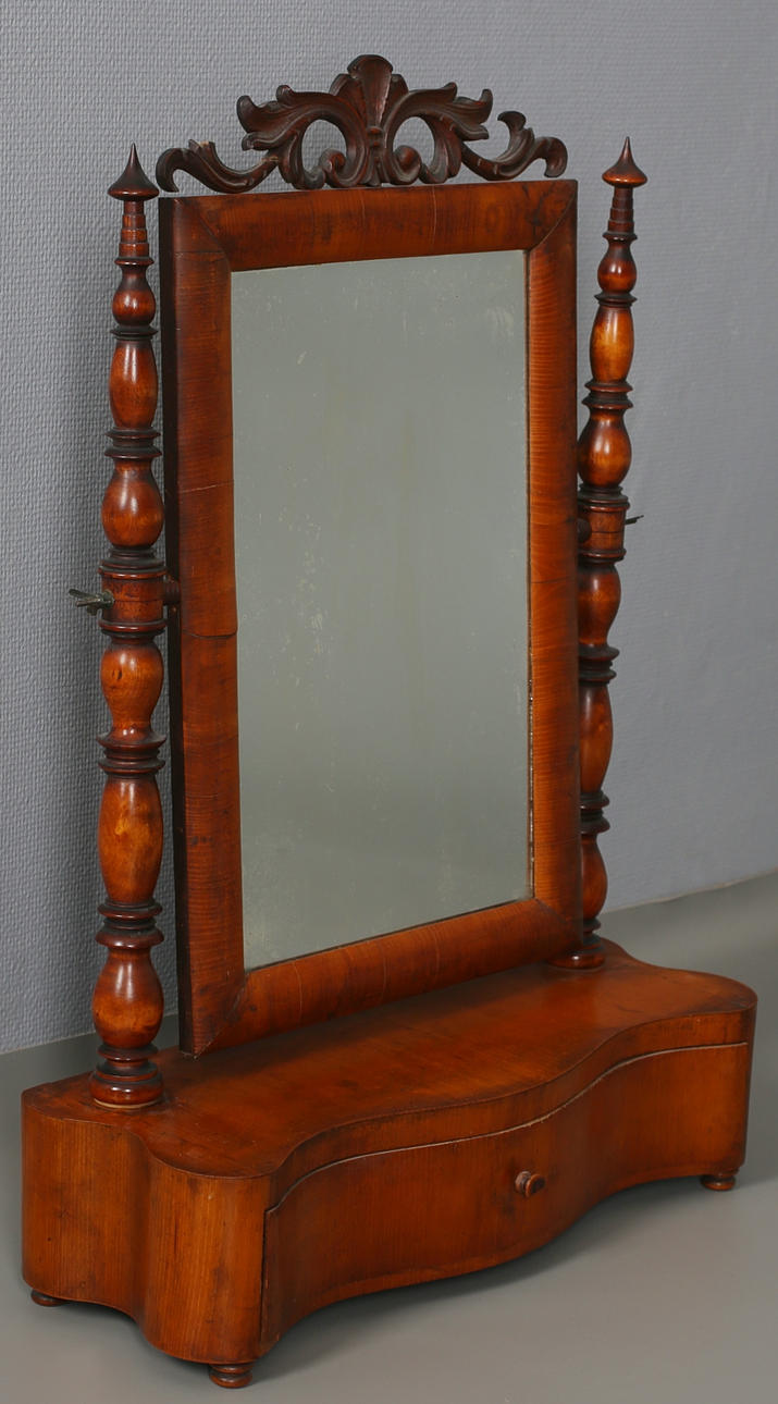 PIGGTITTARE i lövtrödsfanér, sent 1800-tal.