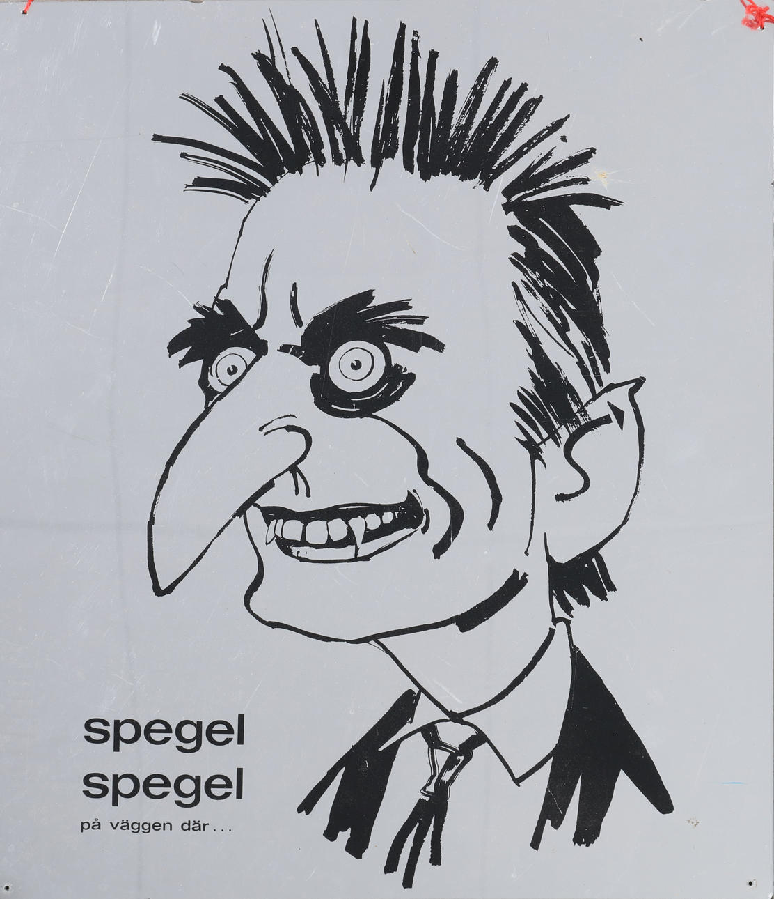 Spegel Spegel på väggen där.