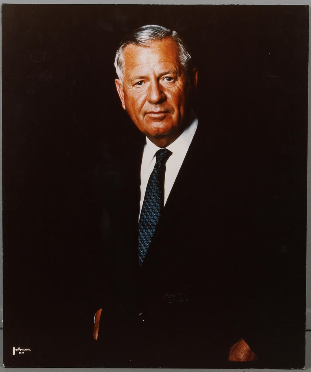 PHILIPPE HALSMAN. Porträtt 3 st, föreställande Victor Hasselblad, 3 st fotografier föreställande Victor Hasselblad medföljer.