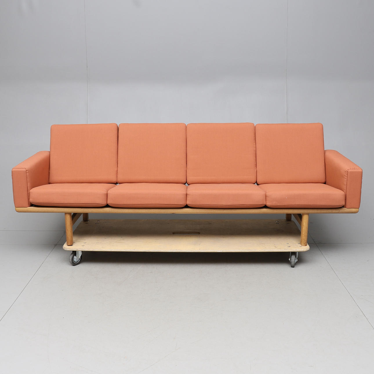 HANS J WEGNER. Sofa, "GE 236/4", Getama, Danmark.
