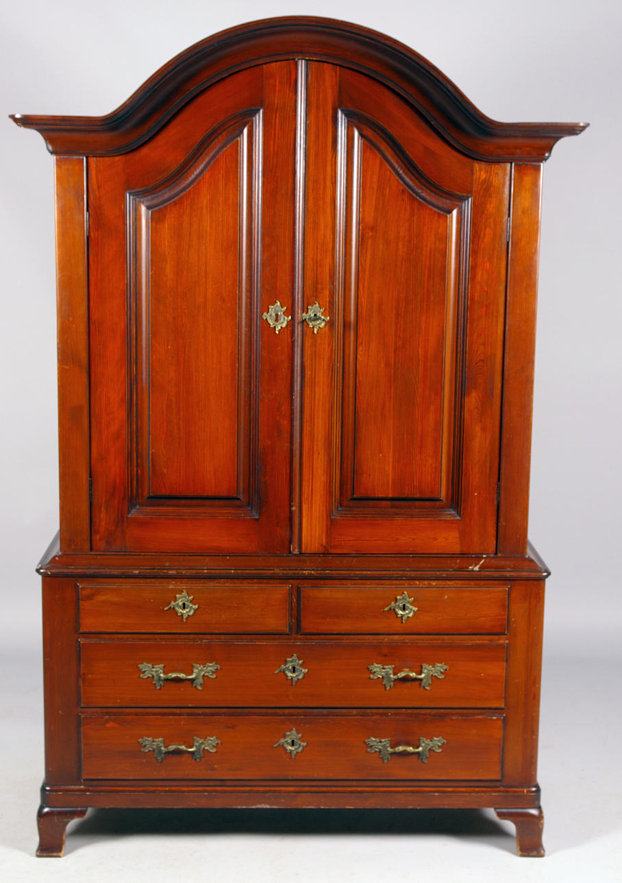 MATSALSSKÅP, betsad fur, rokokostil, 1900-tal.