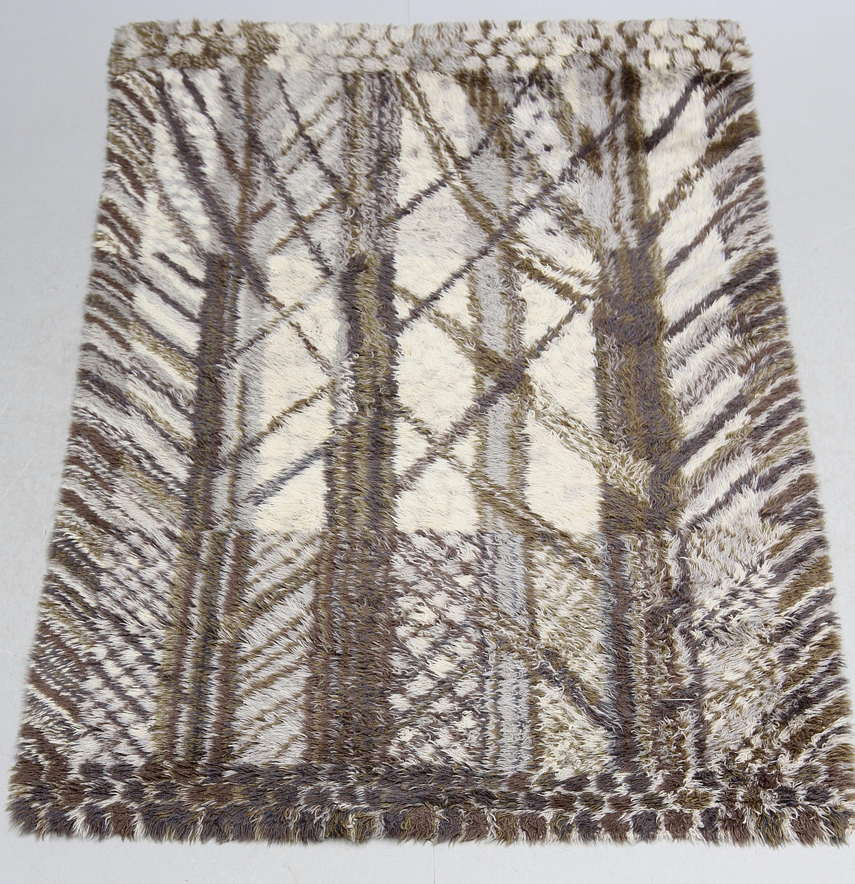 MATTA, rya, "Kolmården", Marianne Richter, 1900-talets tredje kvartal, ca 135 x 191 cm.