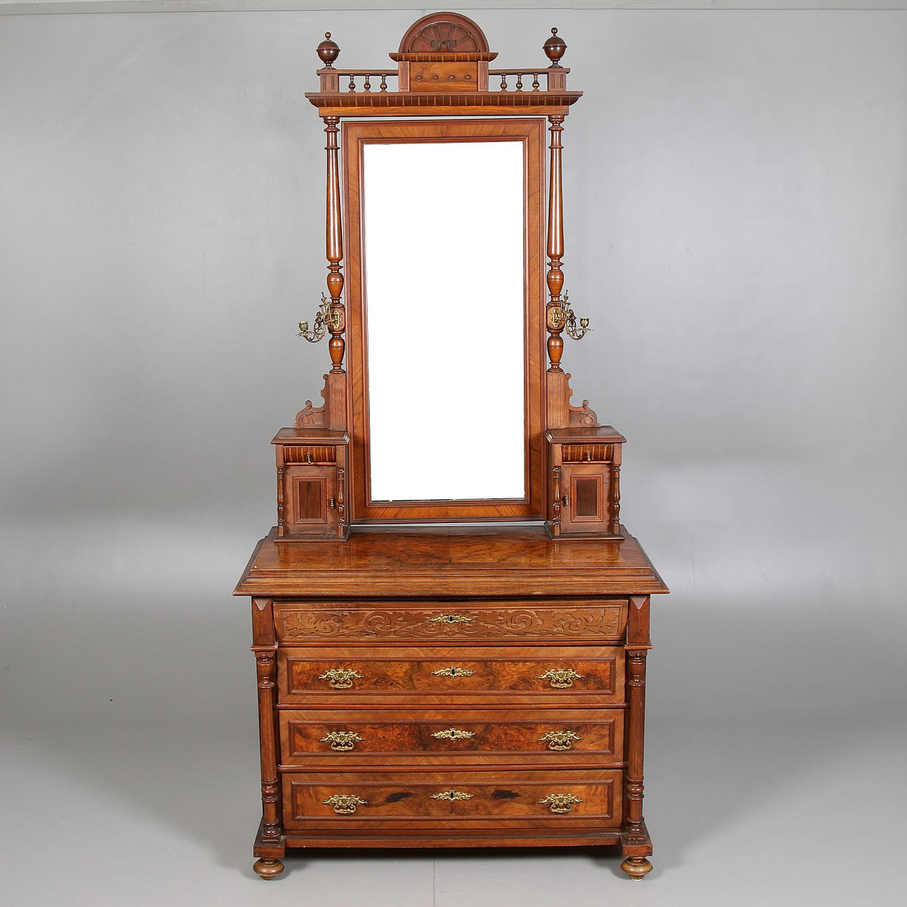 SPEGELBYRÅ, Nyrenässans, 1800-andra hälft.