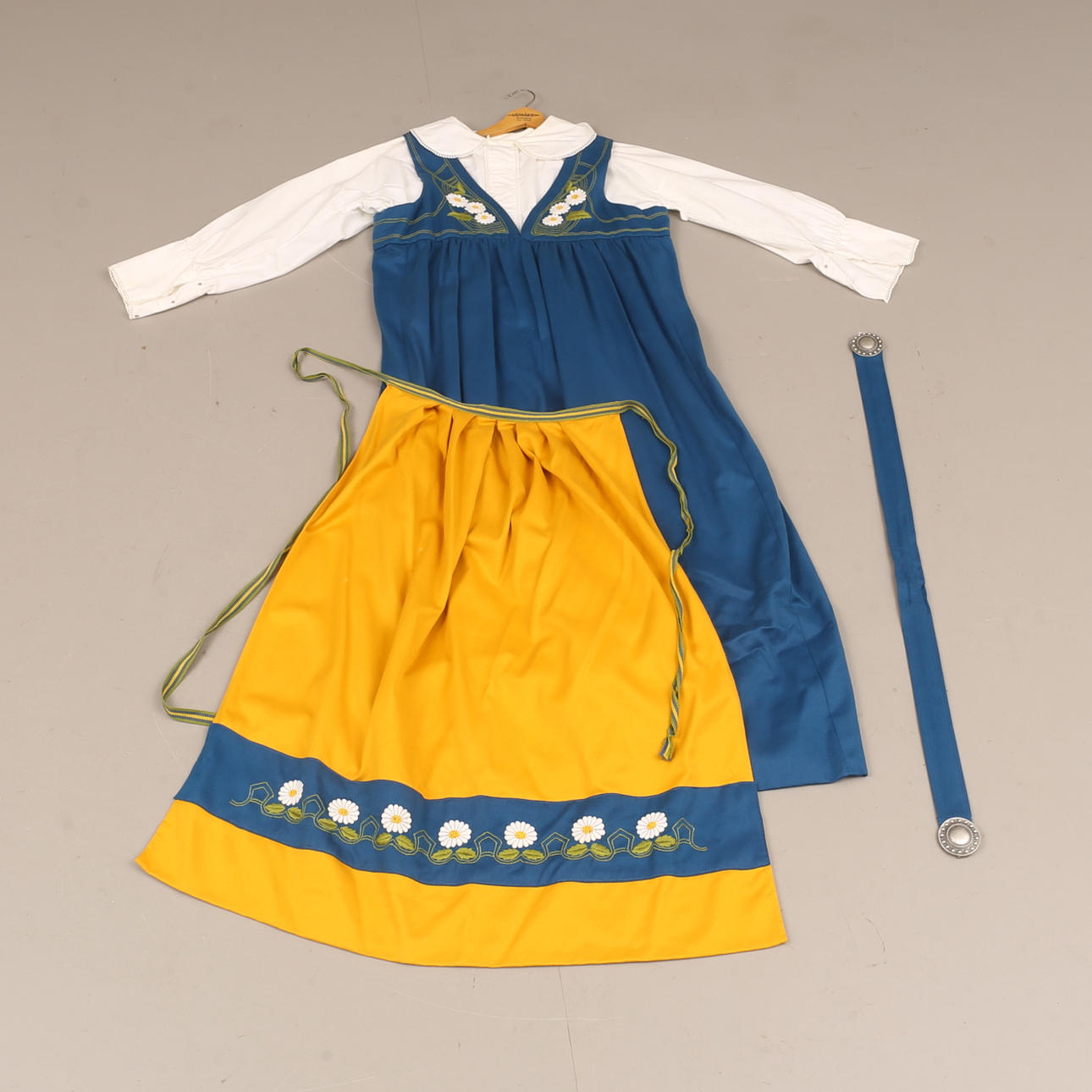 FOLKDRÄKT, Sverigedräkten, 4 delar.