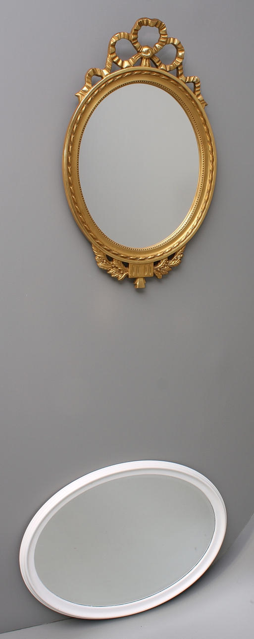 VÄGGSPEGLAR, 2 st, gustaviansk stil och modern stil.