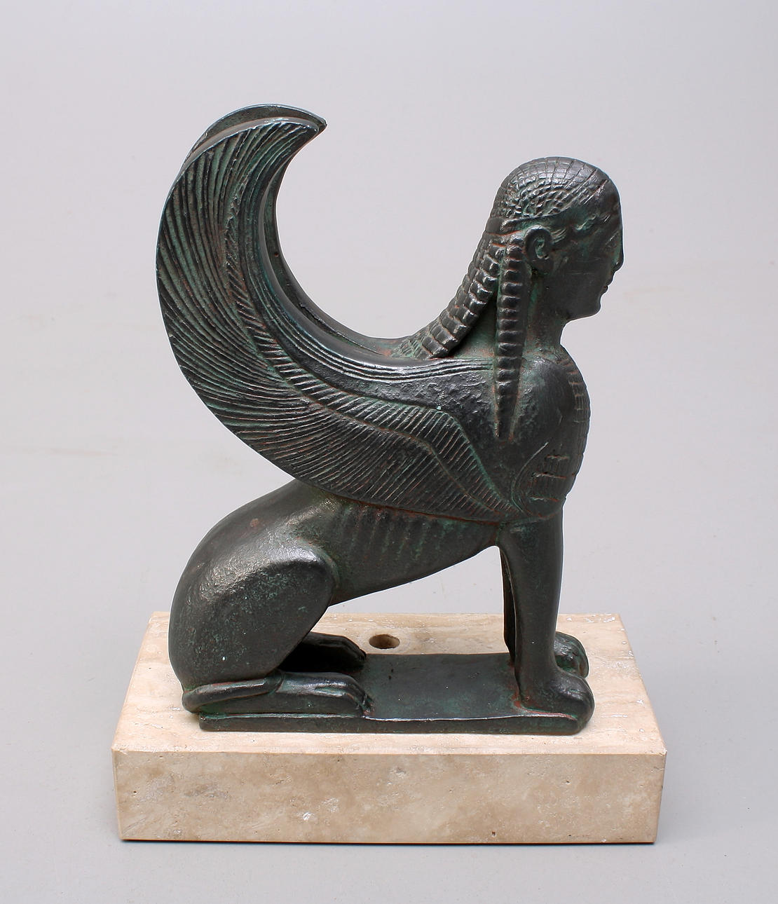 SKULPTUR, sfinx, bronspatinerad metall, 1900-tal.