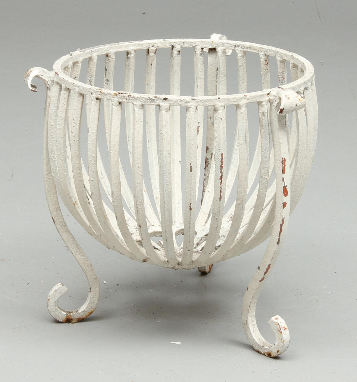 BLOMSTÄLLNING, i smide, 1900-tal.