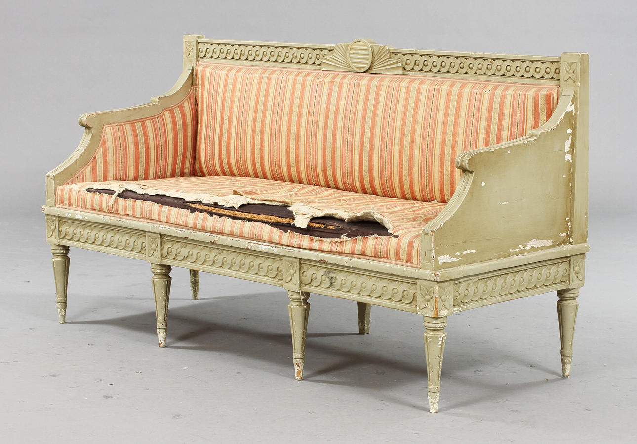TRÅGSOFFA, omarbetad gustaviansk ,1700-tal.