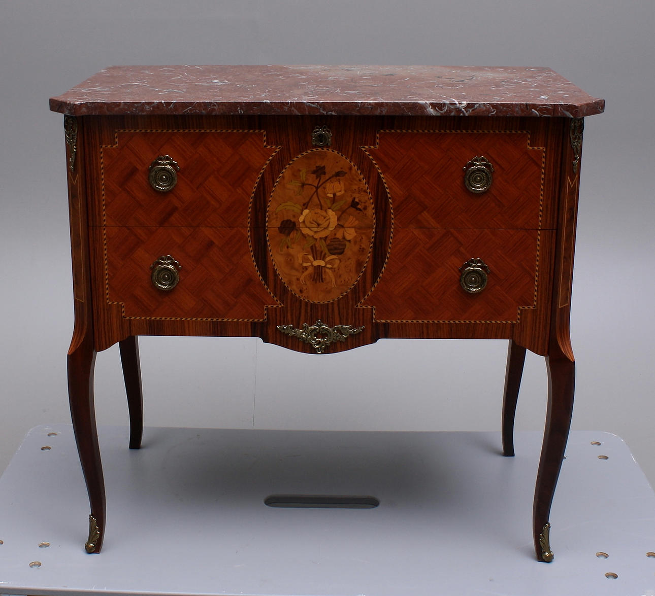 STILBYRÅ 2-lådig, med stenskiva, 1900-tal.