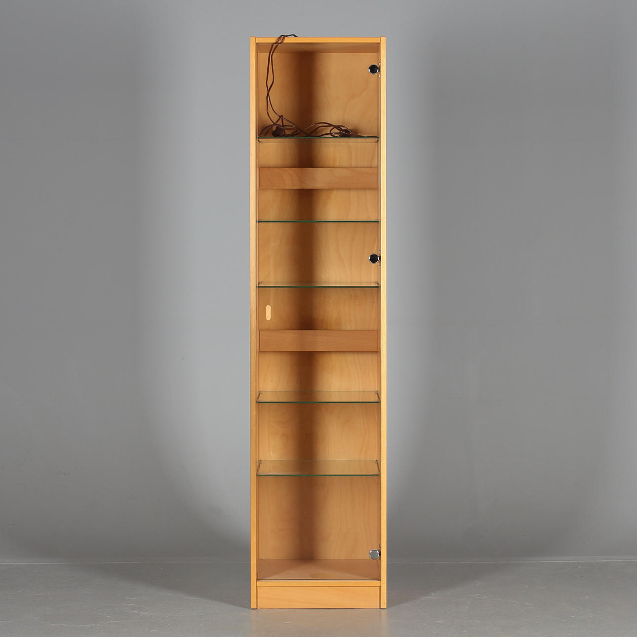 DISPLAYSKAB, bøg, Denka Danmark, elektrificeret.