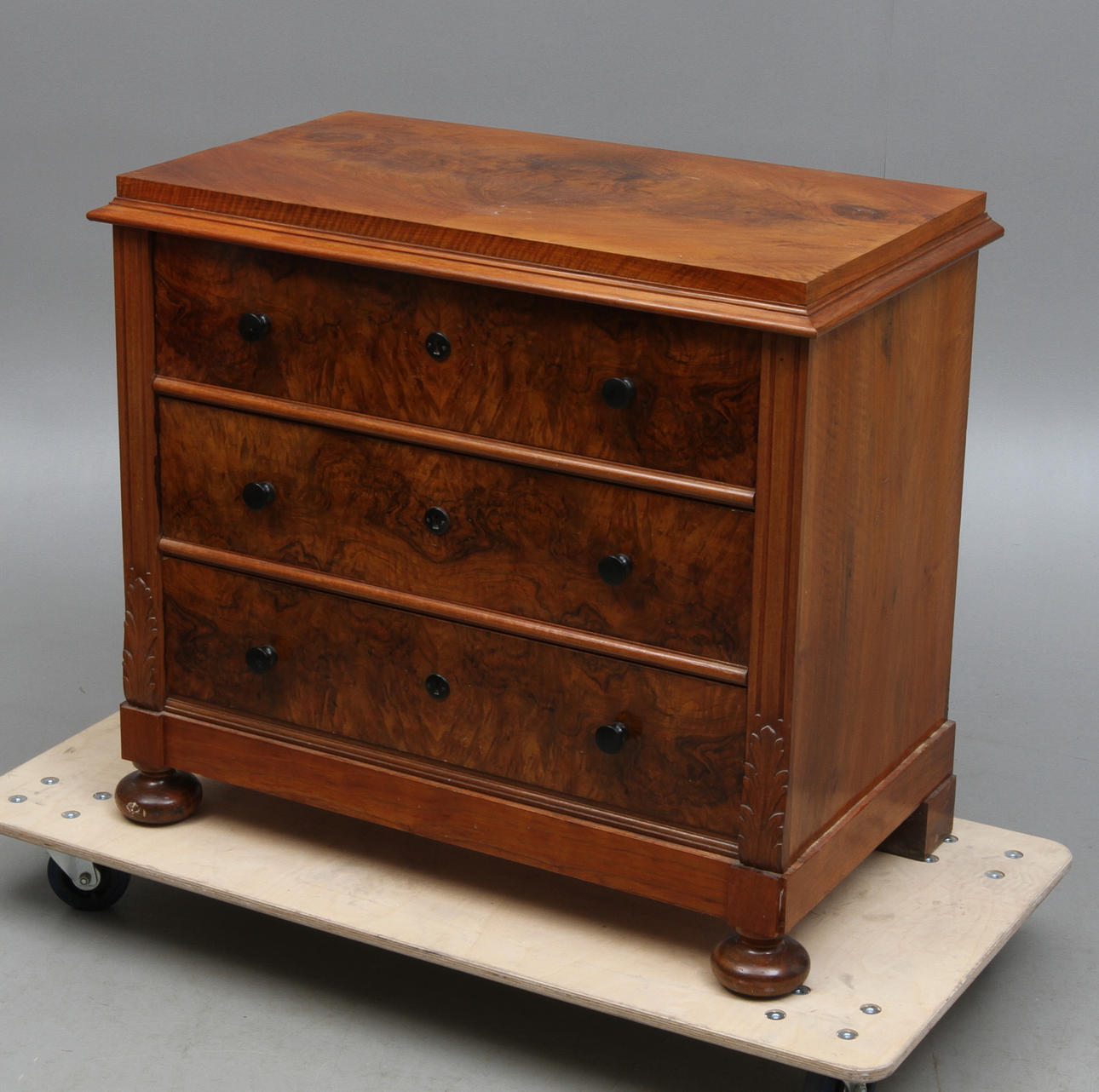 BYRÅ, nyrenässans, 1800-talets slut.