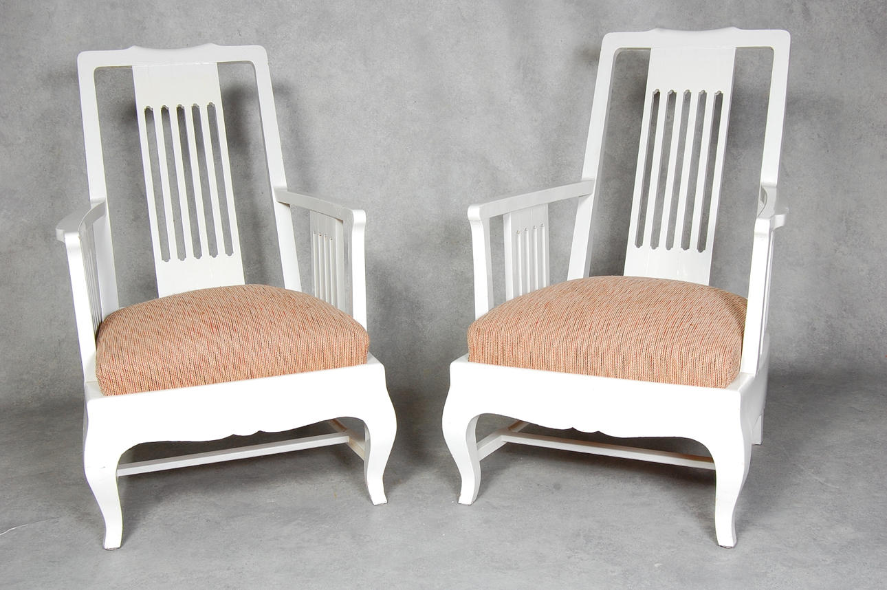 BALUSTRADFÅTÖLJER, 1 par, 1900-talets första hälft.