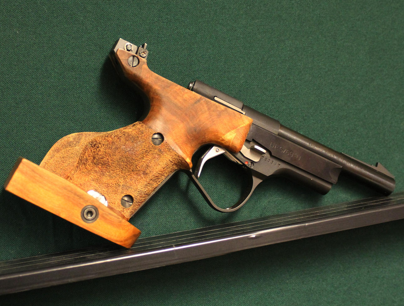 UNIQUE. DES-69u .22LR #780347.