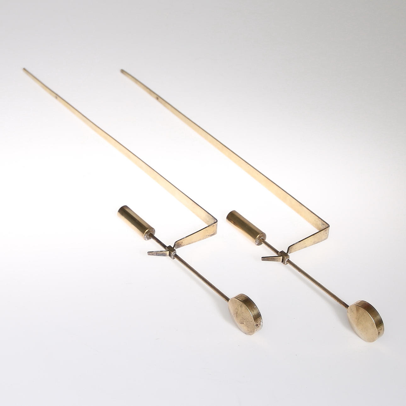 VÄGGLAMPETTER, 1 par, mässing, Pierre Forsell, Skultuna.